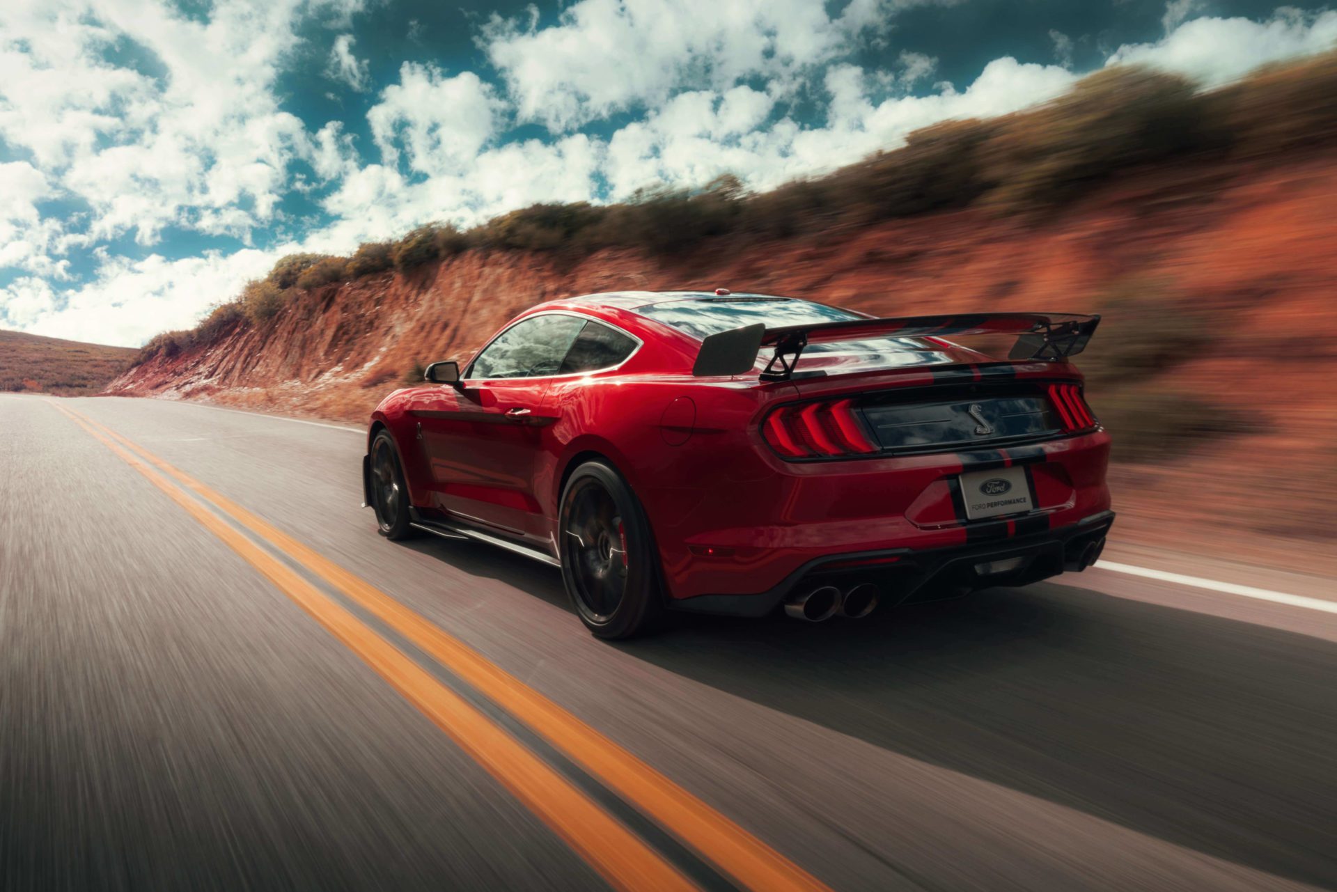 DSC01051_2 red hot metallic gt500