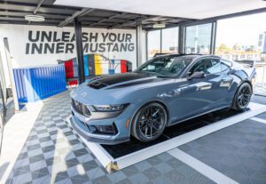 Vapor Blue Metallic Dark Horse Track Handling